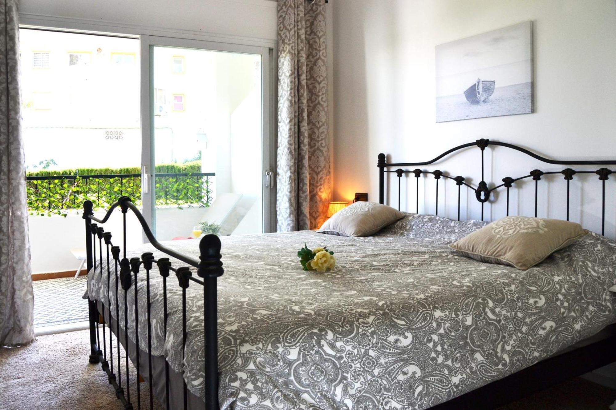 Apartment Luxury Garden - Walking Distance To The Sea
