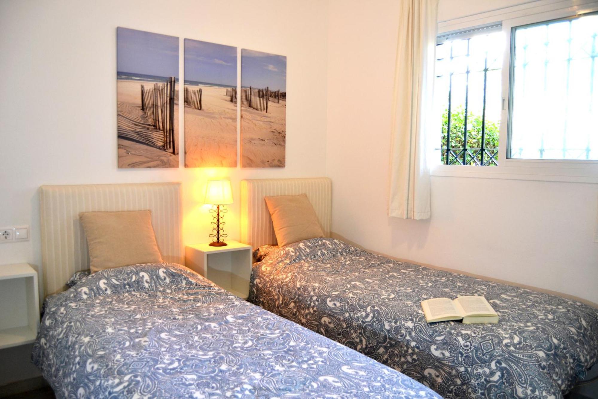 Luxury Garden - Walking Distance To The Sea Apartment *